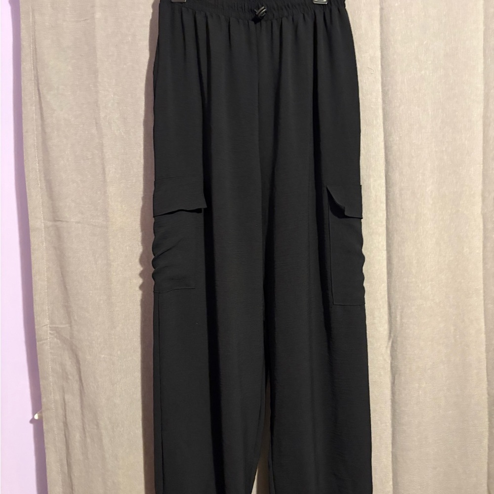 Forever 21 Black Cargo Pants Relaxed Fit